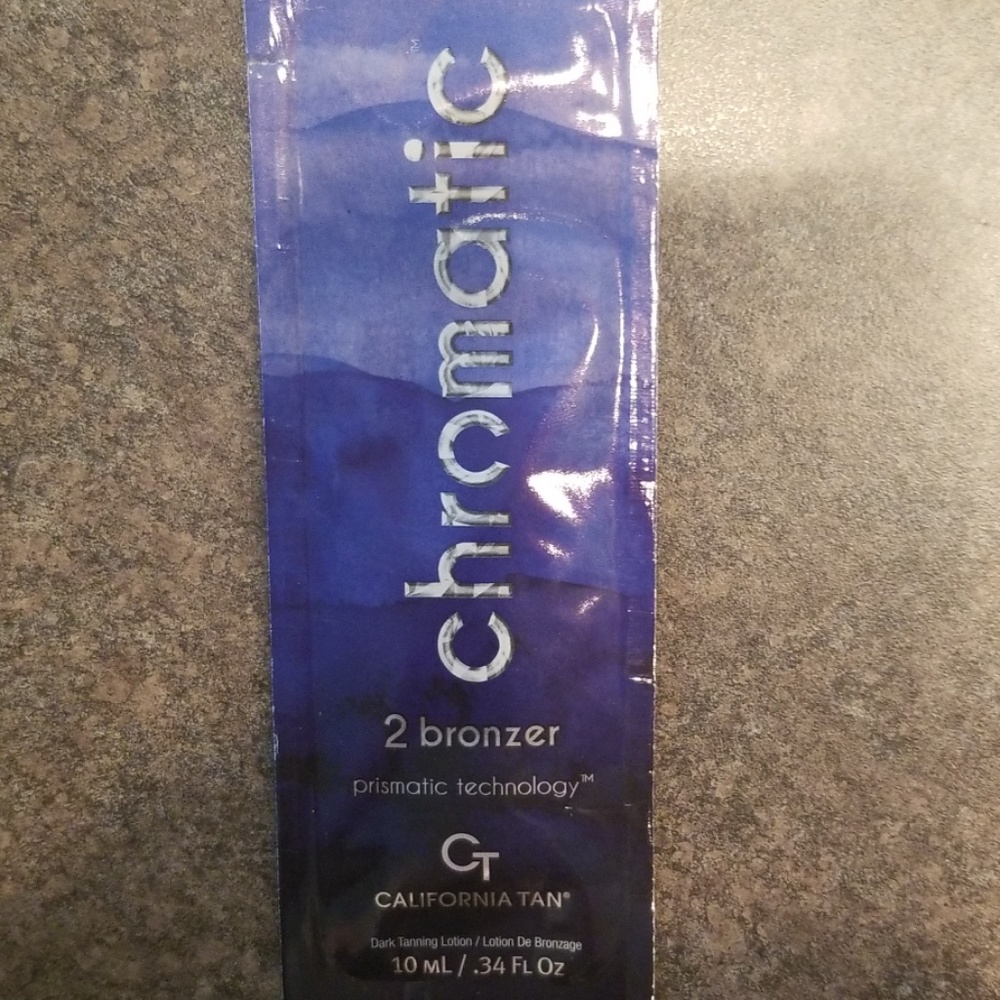 Chromatic bronzer tanning lotion